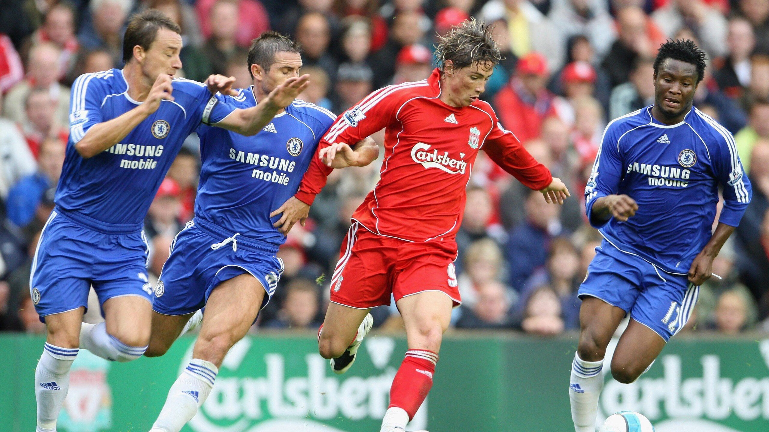 足球赛场激情四射